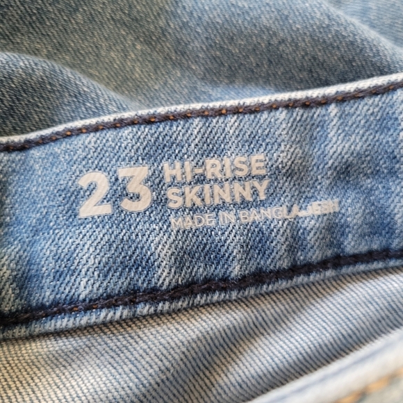 Arizona Jean Co. Hi-Rise Skinny Distressed Medium Wash Jeans Size Women's 23 - Picture 10 of 10